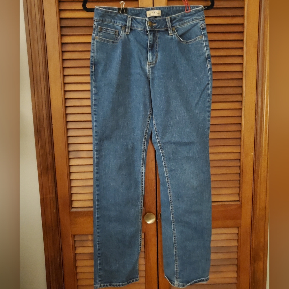 Mid rise straight leg jeans